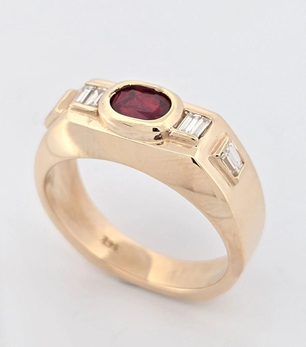 Rubí ovalado con diamantes baguette, oro rosa