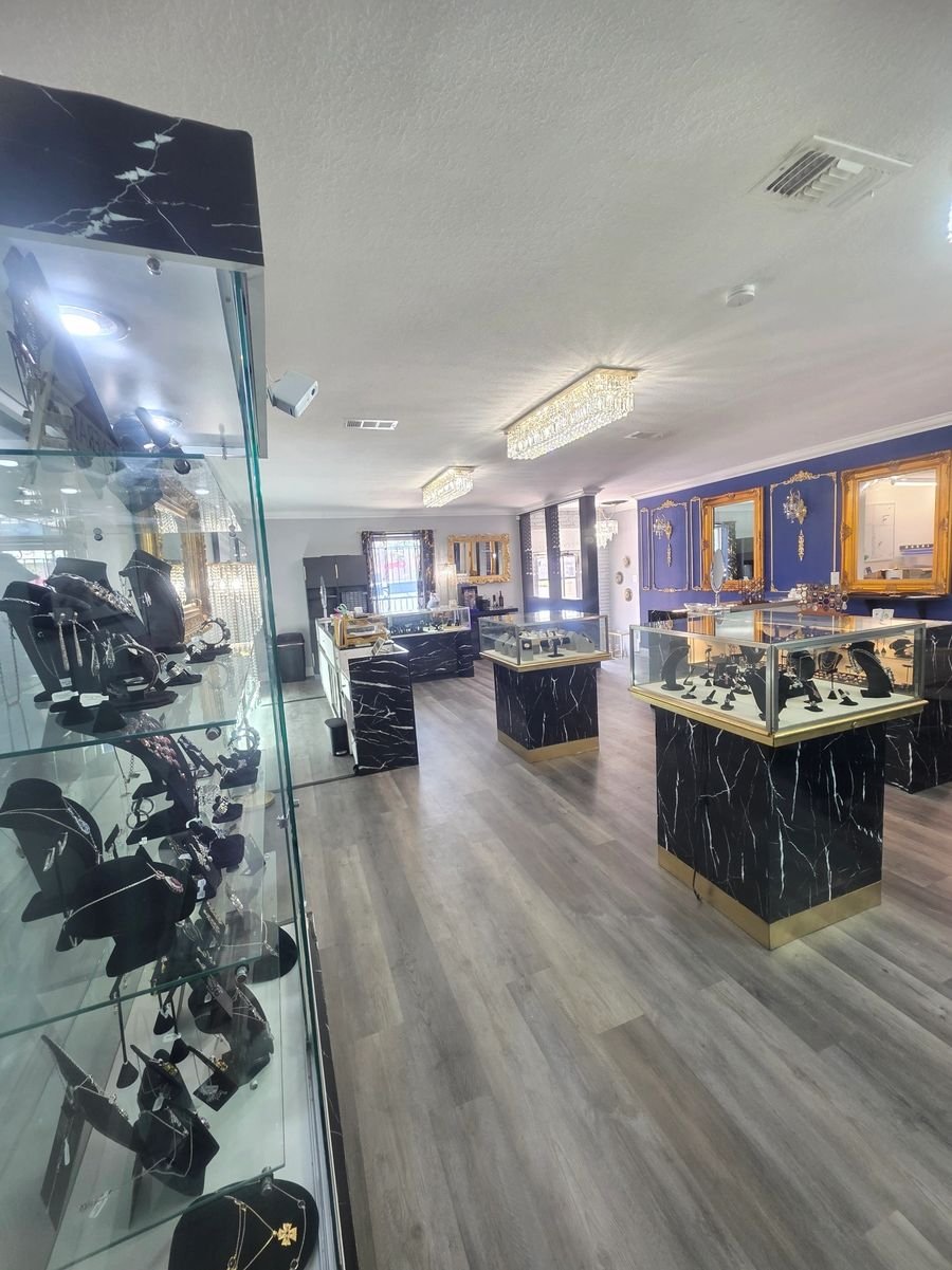 Vitrinas dentro de Generations Jewelers